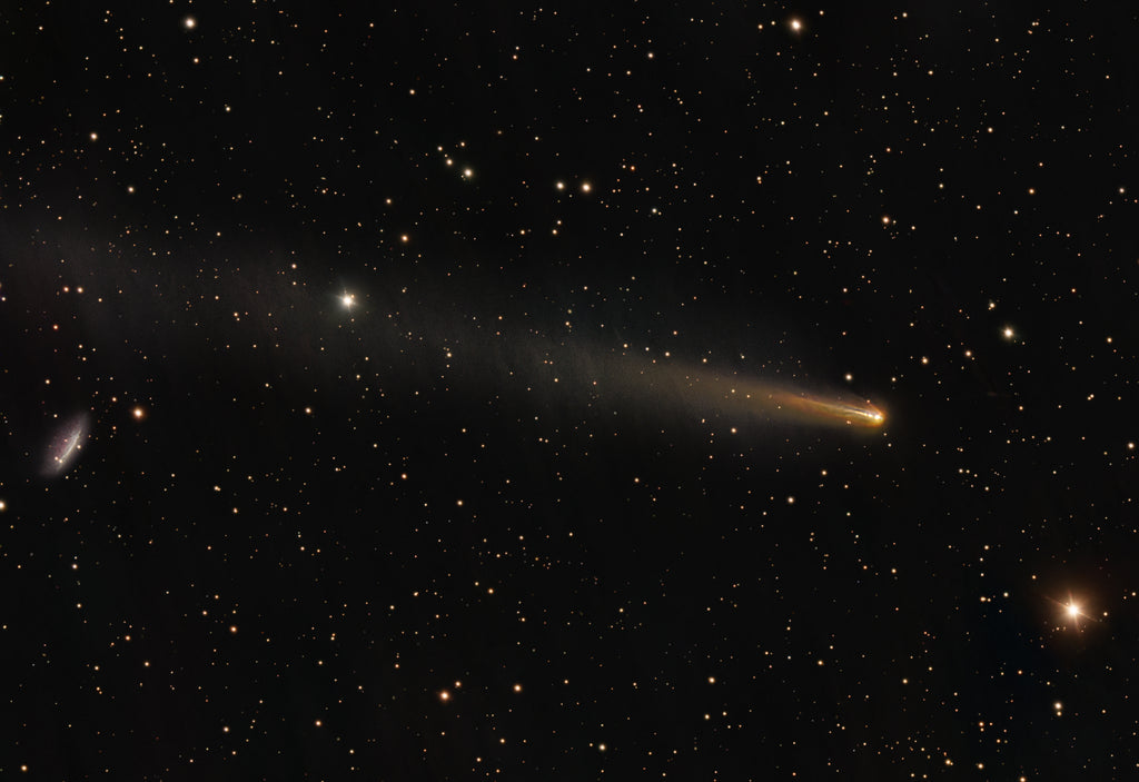 Comet C/2025 K1 (ATLAS) showing visible nucleus fragmentation and divided coma structure against a star field